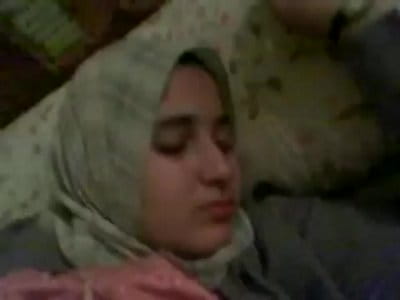 بزاز محجبة نايمة video