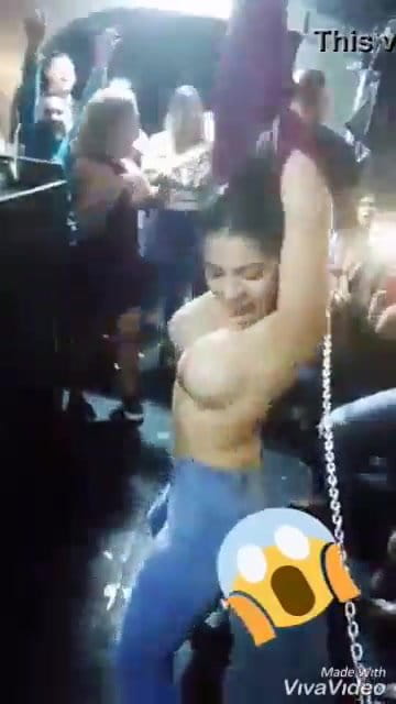 شرموطة مصرية تدخل كبارية وترقص ملط video