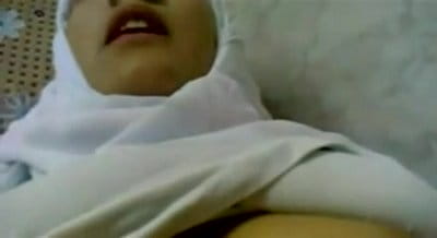 بسكوته فرس يركبها وينكها ف كوسها وباوضاع مثير يهيجها video