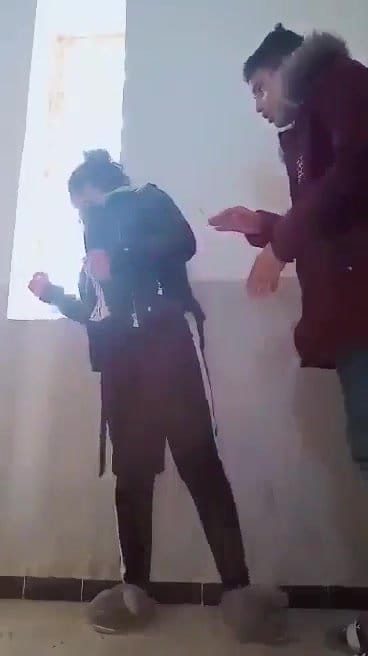 سكس جزائري ولبنت طلع عليها اخوها وهي بتتناك video