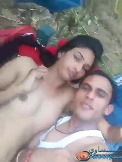 قحبة كيحويها صاحبها بزبو الطويل فالغابة من طبونها وكيصورها عريانة video
